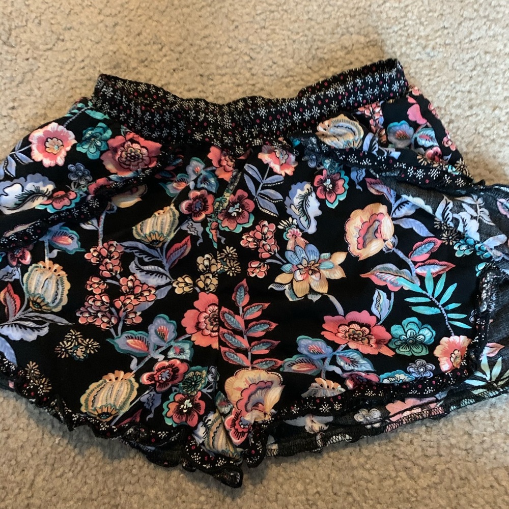 girls art class shorts